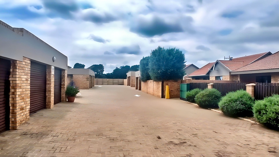 3 Bedroom Property for Sale in Langenhovenpark Free State